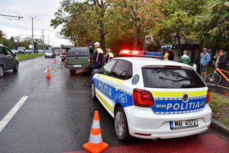 Accident pe Calea Aradului. O maşină de teren s-a izbit de un copac, şoferul e la spital (FOTO/VIDEO)