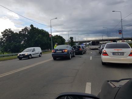 Tamponare în lanţ în Calea Aradului: trei maşini au fost avariate (FOTO)