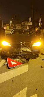 Un şofer de BMW şi-a „înfipt” maşina într-o bordură şi a refuzat testele pentru alcool şi drog (FOTO)