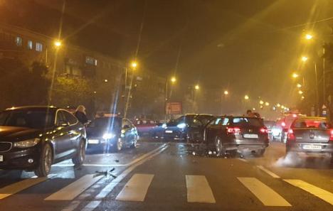Accident frontal pe strada Cantemir din Oradea: Un tânăr din Sântandrei a vrut să evite o coliziune, dar a produs o alta (FOTO)
