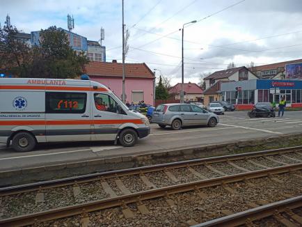 Accident în Oradea: O persoană rănită şi trei maşini lovite, după ce un şofer a trecut pe roşu (FOTO)