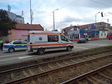 Accident în Oradea: O persoană rănită şi trei maşini lovite, după ce un şofer a trecut pe roşu (FOTO)