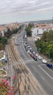 Accident cu trei maşini în Oradea, în Cantemir: Traficul a fost blocat, o maşină s-a răsturnat (FOTO / VIDEO)