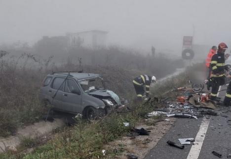 Accidentul mortal de pe DN76 s-a petrecut după ce un șofer din Beiuș a intrat în depășire. Mașina sa a lovit două autoturisme ce veneau din sens opus