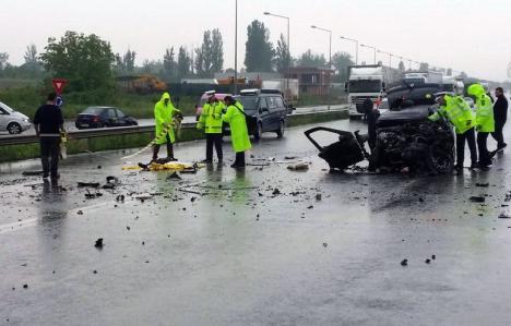 Poliţia Bihor: Şoferiţa moartă în accidentul de pe centură, o tânără de 18 ani din Ineu, avea viteză prea mare (VIDEO)