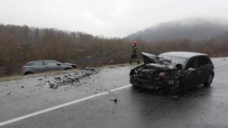 Trafic blocat pe DN 1, între Cluj și Oradea, din cauza unui accident grav. Două victime au rămas încarcerate (FOTO)