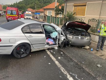Accident grav, cu 8 victime pe DN 1: Mașina condusă de un bărbat din Bihor, izbită în plin de un șofer fără permis, care a fugit (FOTO/VIDEO)