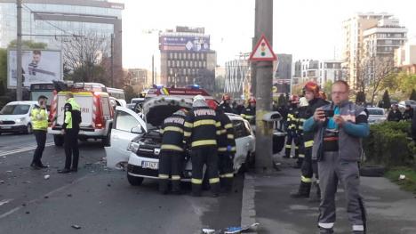 Lovit deja: un BMW nou al Poliţiei Cluj a fost distrus într-un carambol cu patru maşini (FOTO)