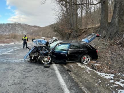 Încă un accident pe DN1: A fost provocat de un tânăr șofer care circula spre Oradea. Patru copii au fost duși la spital (FOTO)