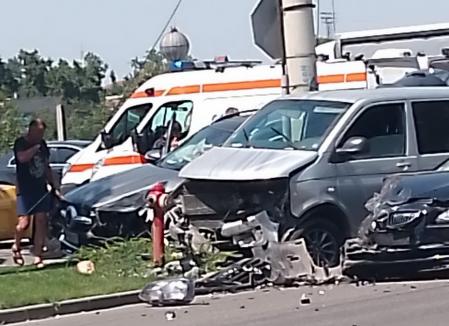 Accident pe Calea Clujului din Oradea: O persoană a ajuns la spital, trei maşini au fost avariate (FOTO)