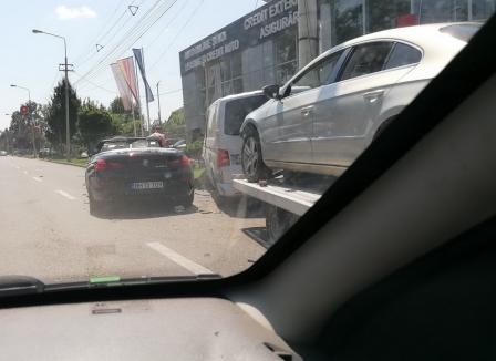 Accident pe Calea Clujului din Oradea: O persoană a ajuns la spital, trei maşini au fost avariate (FOTO)