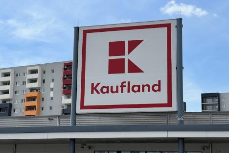 Sclavie la Kaufland: Foști și actuali angajați ai unui hipermarket din Oradea dezvăluie abuzuri din interior