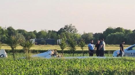 Zbor fatal. Un pilot a murit după ce s-a prăbușit cu planorul la Ineu! (FOTO/VIDEO)
