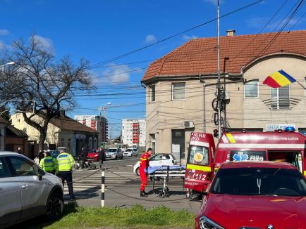 Accident pe bulevardul Decebal din Oradea: O maşină a lovit un pieton (FOTO)