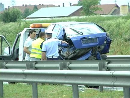 Accident pe Centură: Un șofer a pierdut controlul direcţiei şi s-a izbit cu mașina de un parapet (FOTO / VIDEO)