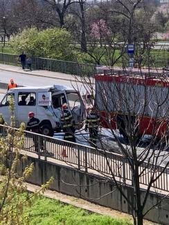 Accident în Oradea: un TIR a izbit o autoutilitară pe centură, un şofer al OTL a ajuns la spital (FOTO / VIDEO)