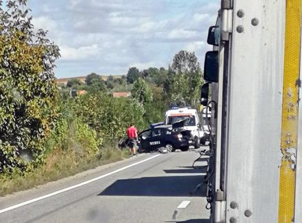 Accident grav pe DN 19, în Bihor: Un Audi a intrat pe contrasens şi a lovit o maşină a jandarmilor. Trei persoane rănite, una în cod roșu! (FOTO)