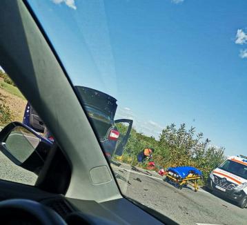 Accident grav pe DN 19, în Bihor: Un Audi a intrat pe contrasens şi a lovit o maşină a jandarmilor. Trei persoane rănite, una în cod roșu! (FOTO)