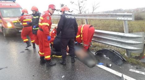 IMAGINI devastatoare de la locul accidentului de la Diosig: Şoferiţa nu a adaptat viteza la condiţiile de drum umed (FOTO / VIDEO)