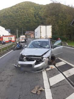 A depășit pe linie continuă. Accident grav pe DN1 Oradea - Cluj, cu două autoturisme și o motocicletă (FOTO)