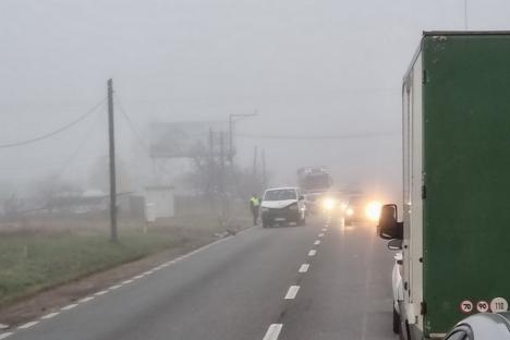 Accident la ieșire din Oradea: Un bărbat a fost lovit de o autoutilitară