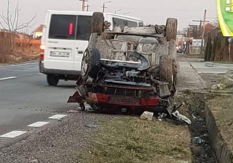Accident pe DN 76, în Beiuş: Un bărbat e în stare gravă după ce s-a răsturnat cu maşina, din cauza vitezei
