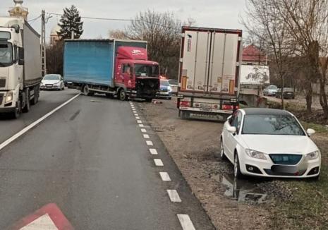 Accident teribil pe DN1, în Tileagd, între o mașină și un camion. Şoferul autoturismului a murit