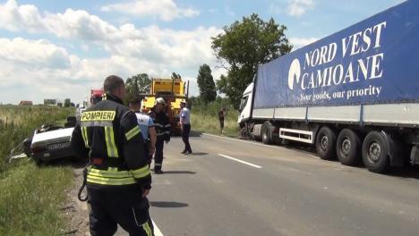 Cauza accidentului de pe DN 79: Un orădean a intrat pe contrasens. Imagini de la locul accidentului (FOTO / VIDEO)