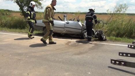 Cauza accidentului de pe DN 79: Un orădean a intrat pe contrasens. Imagini de la locul accidentului (FOTO / VIDEO)