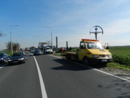 Un orădean de 27 ani s-a sinucis la volanul unui Alfa Romeo: George Hălmăgean  a intrat cu maşina în obeliscul din dreptul aeroportului (FOTO)