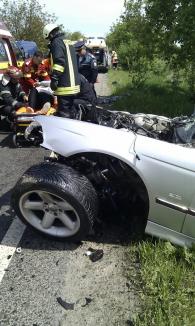 Poliţia Bihor, despre accidentul de pe DN79: Şoferul BMW-ului a frânat brusc şi a derapat (FOTO)