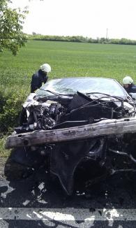 Poliţia Bihor, despre accidentul de pe DN79: Şoferul BMW-ului a frânat brusc şi a derapat (FOTO)