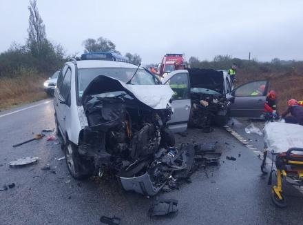 Accident grav cu două mașini și un TIR în Bihor. Șase persoane au fost duse la spital (FOTO)