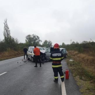 Accident grav cu două mașini și un TIR în Bihor. Șase persoane au fost duse la spital (FOTO)