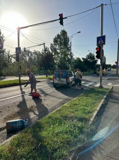 Accident în Oradea: A fost implicată și o mașină care transporta butelii (FOTO)