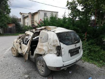 Imaginile groazei: Aşa arată Dusterul în care au murit patru oameni la Beiuş (FOTO)