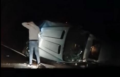 Accident mortal: Un bărbat din Oradea a decedat, după ce maşina pe care o conducea s-a răsturnat în şanţ