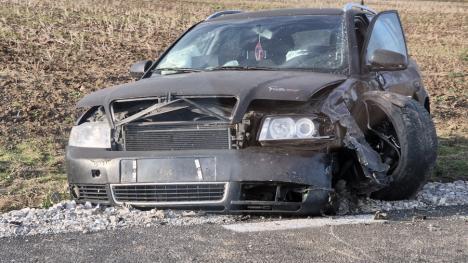 Bebeluș rănit: Un tânăr șofer a fost reținut de polițiști pentru că a condus băut și a părăsit locul accidentului pe care l-a provocat (FOTO)