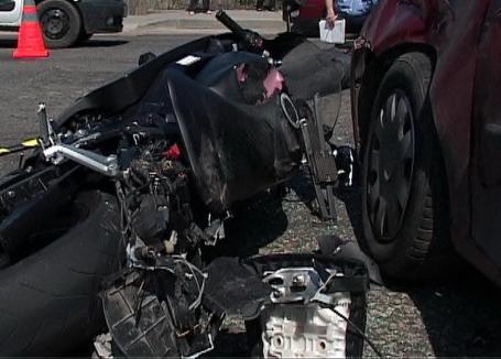 Accident cu un moped furat şi două maşini în Oradea. Hoţul avea alcoolemie de 'comă'