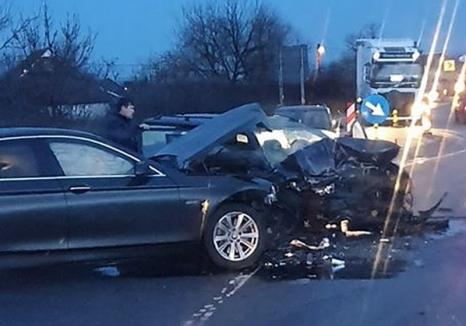 Accident pe DN79, în Bihor, între un BMW şi un Volksvagen: Traficul a fost blocat în zona Gepiu (FOTO)