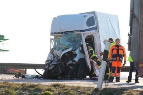 Accident grav în Germania, provocat de un şofer român de TIR care... se uita la un film