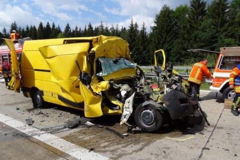 Accident groaznic pe o autostradă din Germania. Un tânăr şofer din Oradea a murit după ce s-a lovit de un TIR (FOTO)