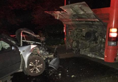 Accident în Girișul de Criș: Beată criţă la volan, o şoferiţă din Oradea s-a oprit cu maşina în spatele unui autobuz
