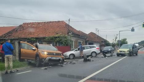 Accident la Hidișel: Două persoane au ajuns la spital, după ce un Duster și un Ford s-au lovit (FOTO)