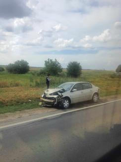 Accident cu trei maşini şi un camion la ieşire din Oradea. Trafic îngreunat (FOTO)