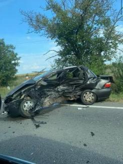 Accident cumplit pe DN79, lângă Inand: două maşini s-au izbit, iar unul dintre şoferi a murit (FOTO)