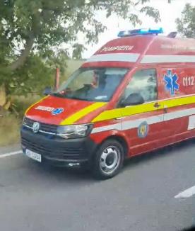 Accident cumplit pe DN79, lângă Inand: două maşini s-au izbit, iar unul dintre şoferi a murit (FOTO)