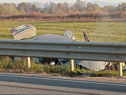 Accident pe DN76 în Bihor: Două mașini au ajuns în șanț. UPDATE: Trei persoane duse la spital, una în stare foarte gravă (FOTO)