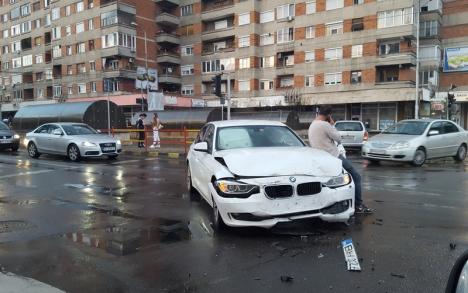 Intersecţia groazei. Încă un accident pe Magheru, colţ cu Parcul Traian: BMW vs. Peugeot (FOTO)