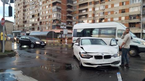 Intersecţia groazei. Încă un accident pe Magheru, colţ cu Parcul Traian: BMW vs. Peugeot (FOTO)